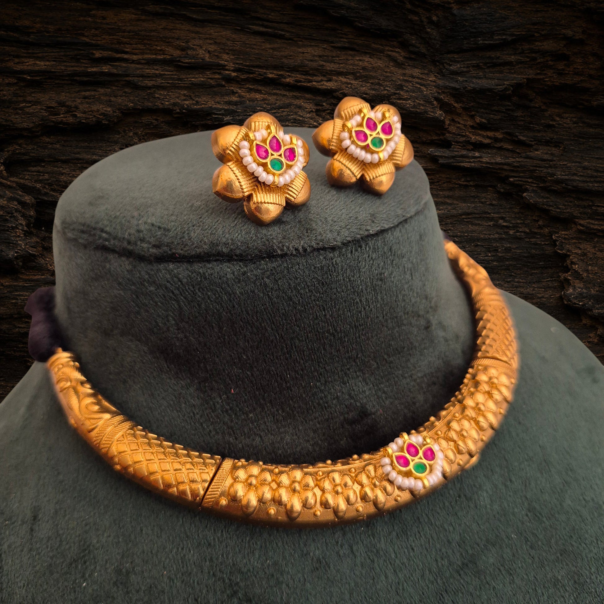 Antique Pachi Kundan Hasli Necklace Set