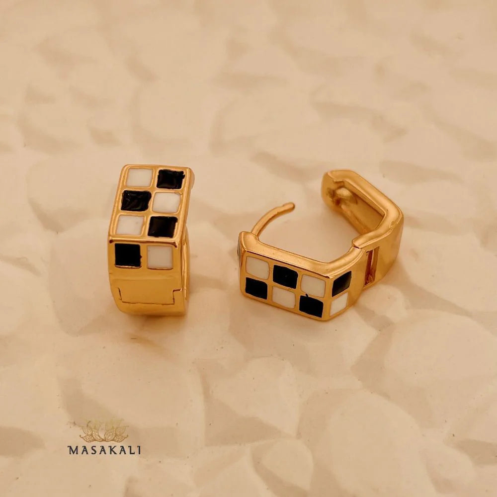 Checkered Pattern Dainty Hoop Earrings