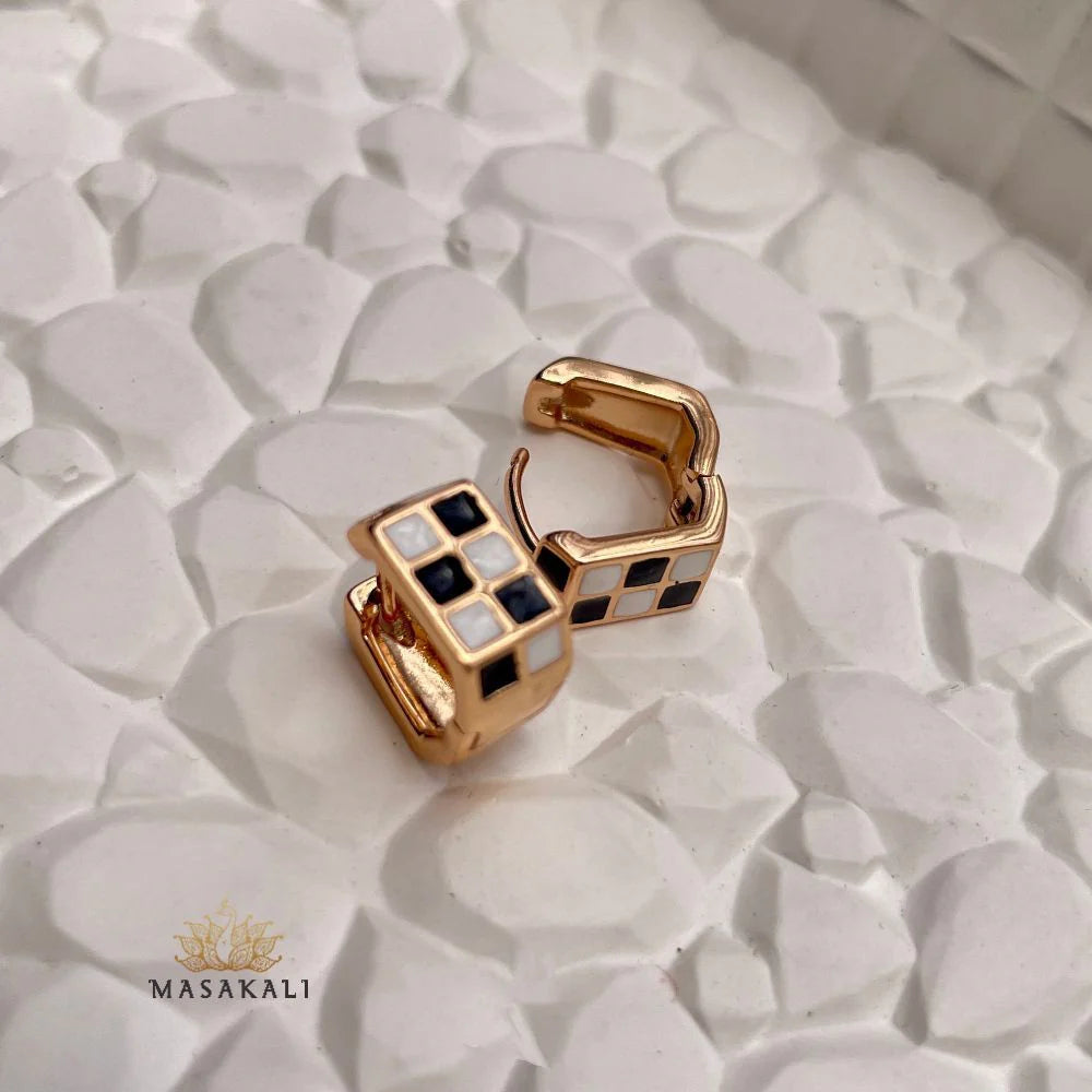 Checkered Pattern Dainty Hoop Earrings