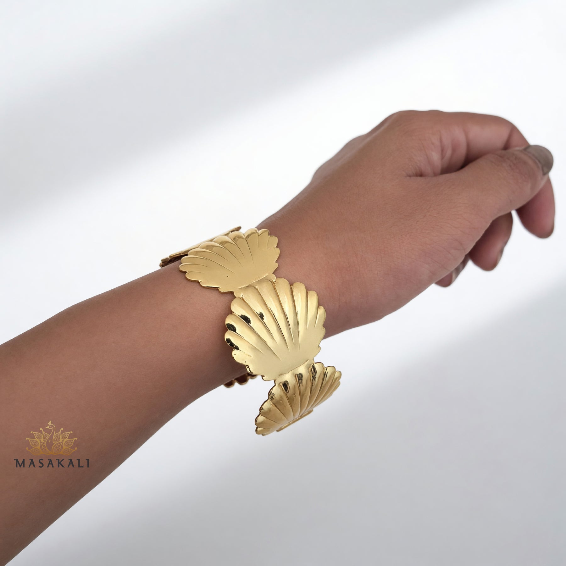 Gold-Plated Chunky Seashell Cuff Bracelet