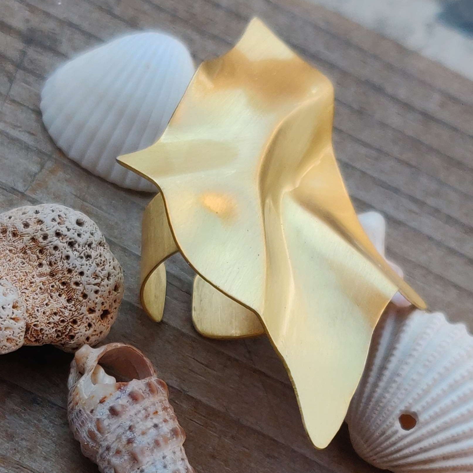 Gold-Toned Artistic Metal Finger Ring