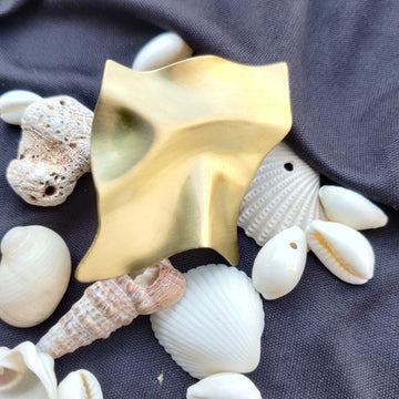 Gold-Toned Artistic Metal Finger Ring