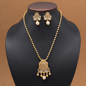 Gold-Toned Kundan & Pearl Studded Designer Haar Necklace Set