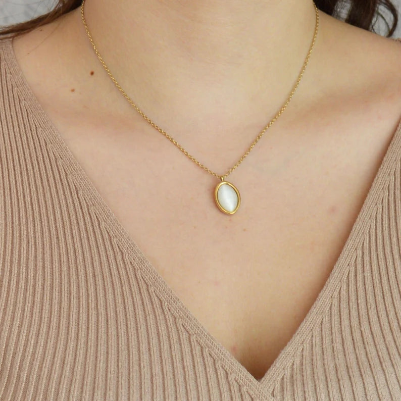 Oval Medallion Pendant With Chain, Gold-toned Necklace (MSGF1002)