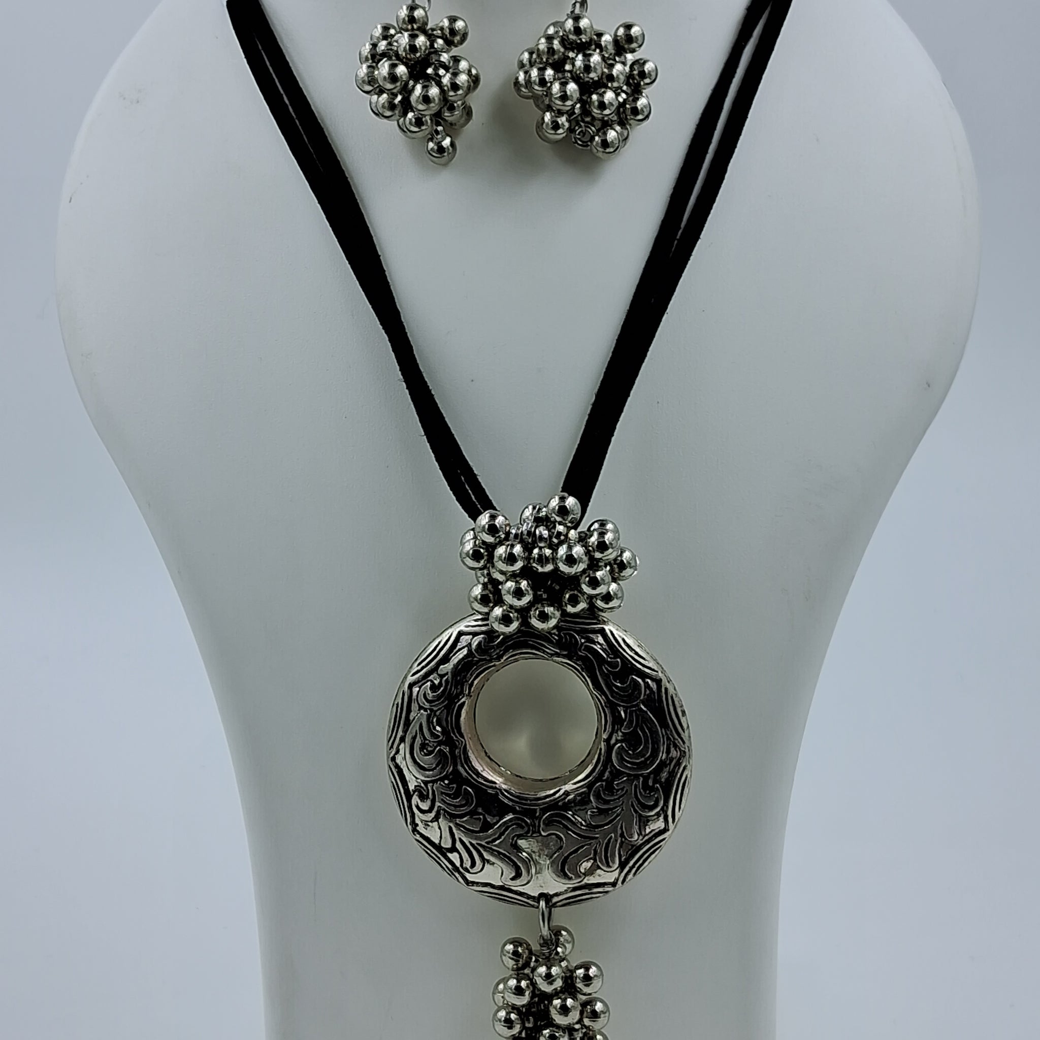 Tribal Haar With Earrings, Silver Toned Necklace Set (MFUS1005)