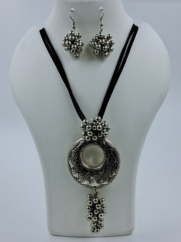 Tribal Haar With Earrings, Silver Toned Necklace Set (MFUS1005)