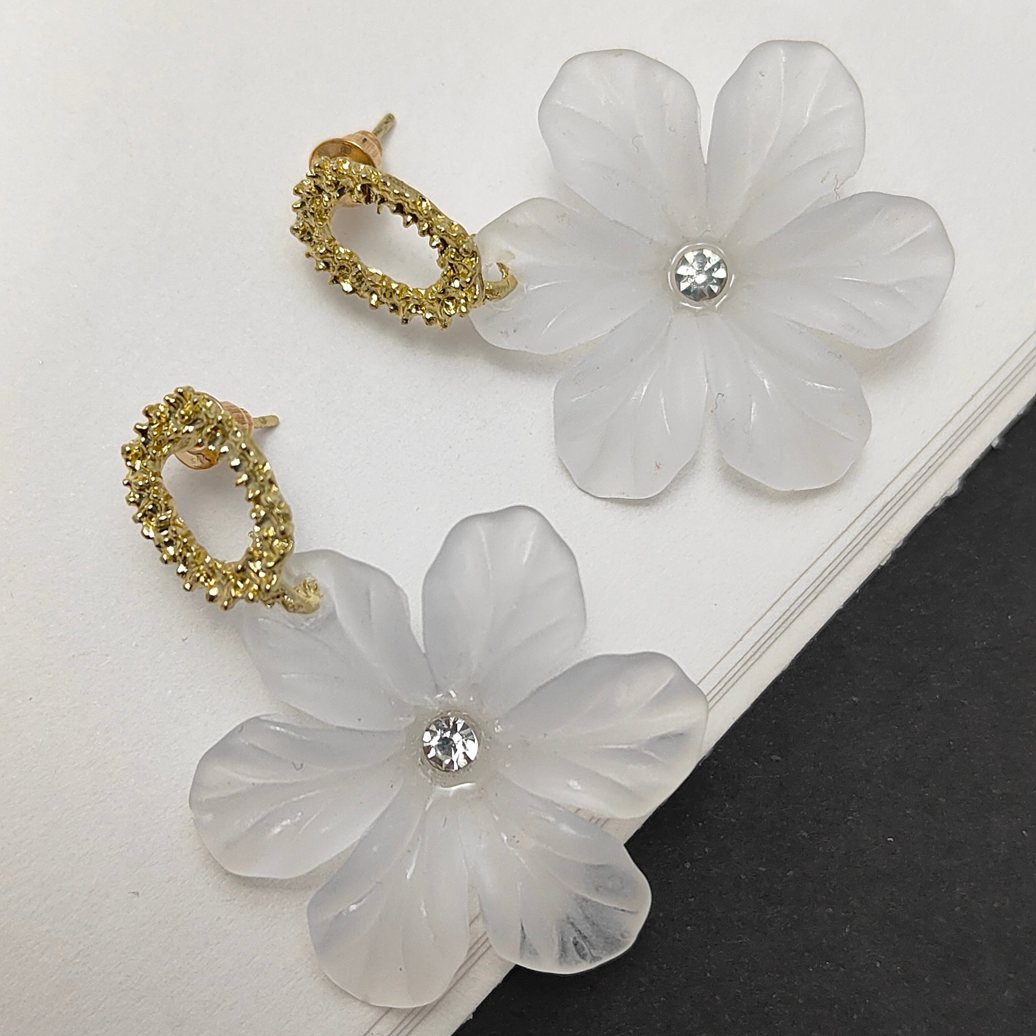 White Floral Earrings, Acrylic Flower Petal Dangle Earrings Cute Jewellery